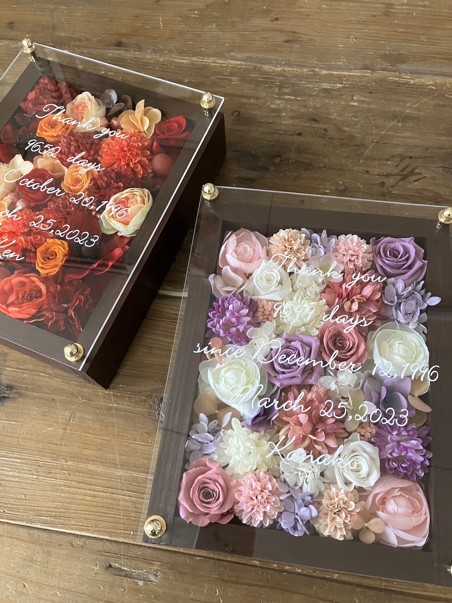 2個セット 結婚式両親贈呈品 プリザーブドフラワーアレンジ 茶枠〈ピンクパープル白＆赤オレンジ〉白文字入れ