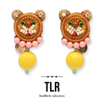 ● KUMACOLLE ●【ビーズ刺繍 】 クマちゃん耳飾り（くぼみイエロー） ピアス/イヤリング