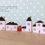 little house 屋根が黒　（木製品）