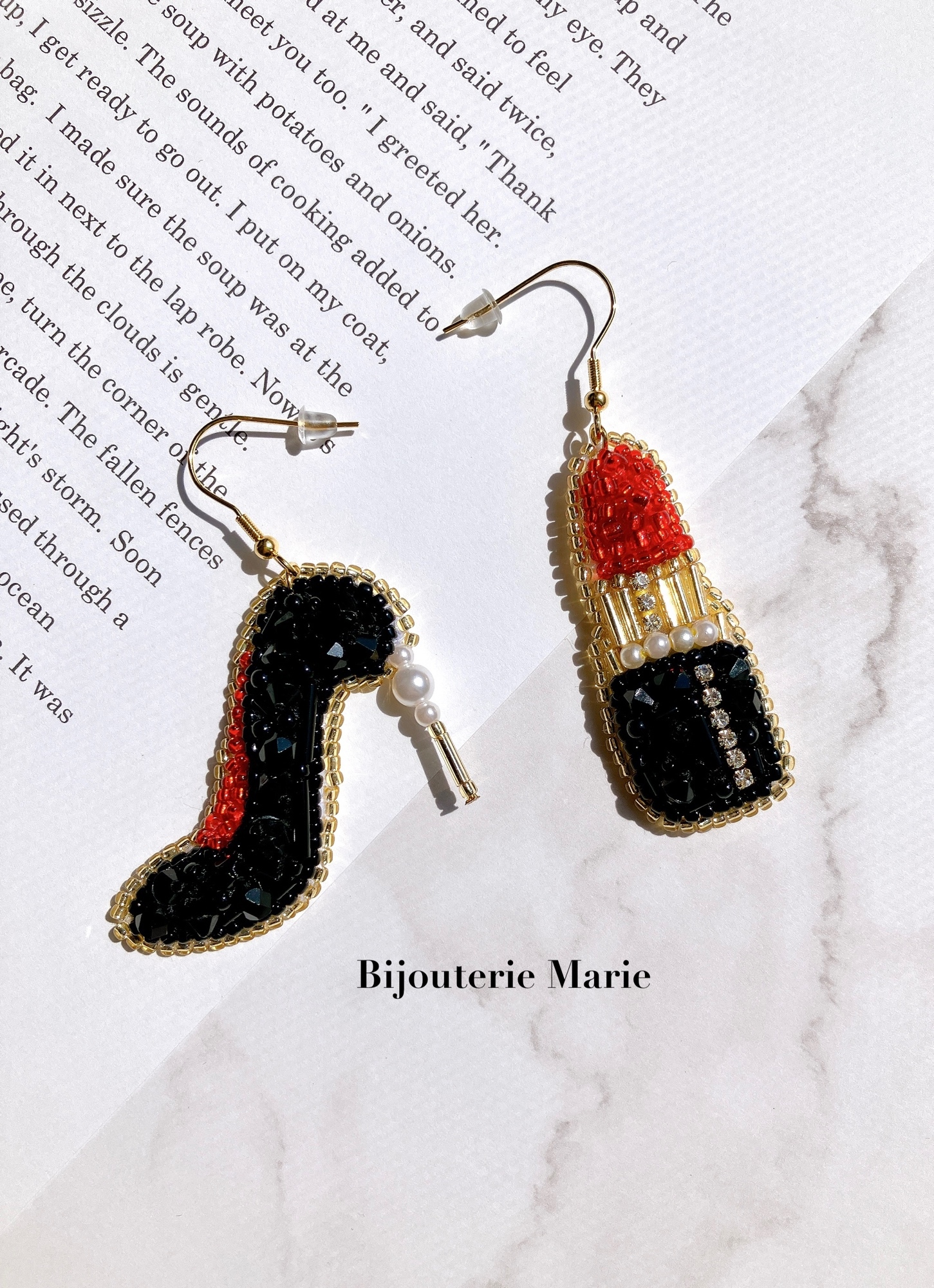ビーズ刺繍ブローチ ✳︎リップスティックRED✳︎ /大人可愛い 口紅 