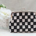 NEW✨　モノトーンねこいっぱい🐾　角8.5cm がま口　👛　小銭入れ　小物入れ　 ハンドメイド　白黒　猫　プレゼントにも