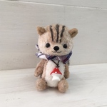 ハンドメイド　モフモフしっぽのチビリスちゃん🐿テディベア風リスぬいぐるみストラップ&バッグチャーム加工可能