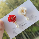 椿 アシンメトリー 揺れる 雫パール ピアス イヤリング 