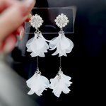 【金アレ対応】ビジューフラワー×フロストの花びら𓐍ピアス/イヤリング　シルバー