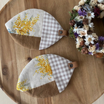 ほっこり🍃はっぱコースター　２枚セット　北欧アンティークミモザブーケ　アイボリー