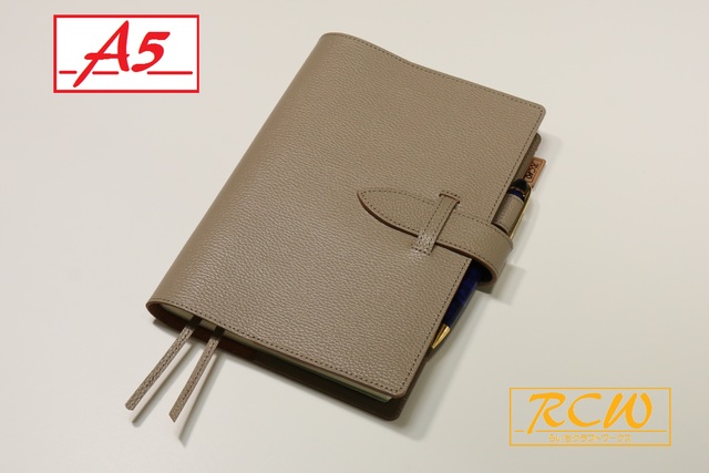 Rcw 本革 手帳カバー A5 ほぼ日カズン 大人のグレージュ T630 ハンドメイドマーケット Minne