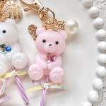 SALE💓　くまちゃんロリポップキーホルダー　レジンチャーム　推し色抱っこくま　ピンク　ビジュー　ラインストーン