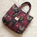 タック入りトートバッグ☆グレー＆くすみレッド6040①綿麻キャンバス　ハミングツリー北欧風草花・サブバッグ・エコバッグ