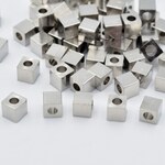ビーズクラブ メタルビーズ ロンデル 四角 大 銀 50個 4mm[4582434304641]