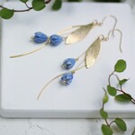 ＊ネモフィラ色の蕾と蔓のボタニカルピアス＊イヤリングに変更可能＊ライトブルー＊母の日にも