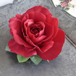 フラメンコ・ダンス・発表会に♡ベロア調の赤い薔薇のヘアクリップ　フラメンコ　フローレス　ヘアクリップ　薔薇　バラ　赤　ダンス髪飾り　美女と野獣