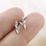 オリーブリーフジルコニアピアス／シルバーカラージルコニアsilver925 普段使い オフィス 新学期 結婚式 入学など