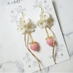 【グラデーションピンク】 ひねり お花 いちごピアス