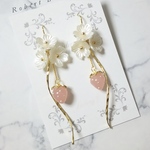 【ピンク】 ひねり お花 いちごピアス