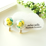 お花のガラスドームイヤリング（グリーン、イエロー）