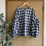 natural*(F)ネイビーギンガムぷっくりお袖ブラウス