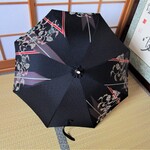 黒・唐花模様の日傘（傘袋付き）