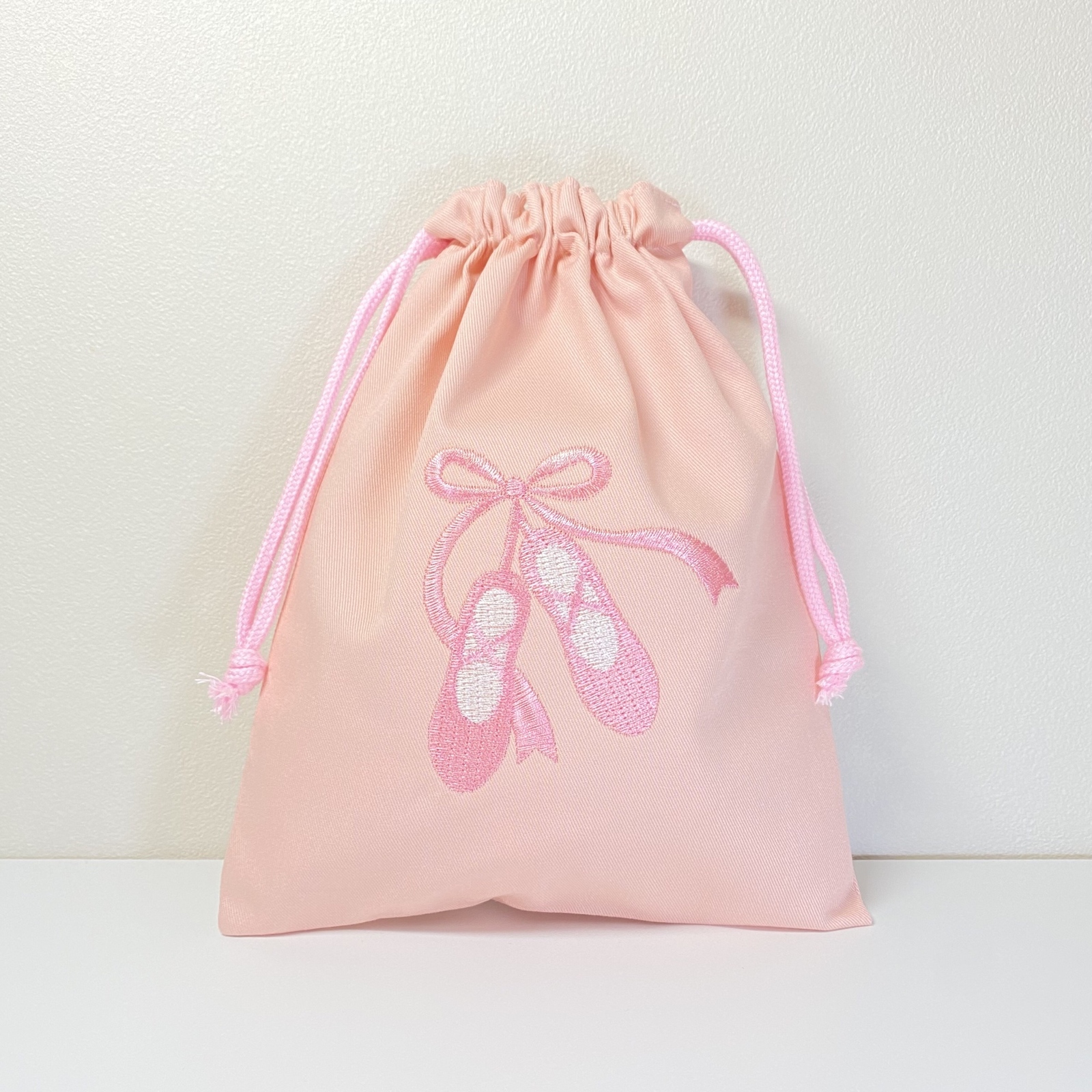 お名前刺繍無料サービス】バレエシューズ柄☆ 給食袋（巾着