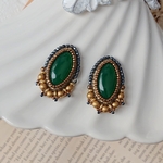 深緑のピアスorイヤリング／金属アレルギー対応 ビーズ刺繍 アンティーク調 ヴィンテージ風 アクセサリー