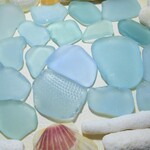 海辺の輝き　淡いブルー系色中型サイズ徳盛カケラクラス（シーグラス）