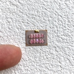【飾って可愛い！！着けても素敵なドール用ネイルチップ】ドールに装着できる横幅約1mmサイズ！！オールシーズン使用できるピンクのグラデーションネイル