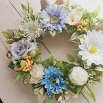 母の日💐初夏の風感じる水色のリース(約27cm)玄関リース　リモート部屋に　入学祝い　就職祝い　結婚祝い　出産祝い　新築祝い　誕生日