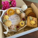 母の日ギフトセット B　メッセージカード付き。5/11~12 発送予定。お花のリースと人気の焼き菓子。