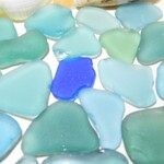 海辺の輝き　ブルー系色中型サイズ徳盛りカケラ（シーグラス）