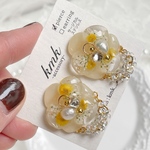 ピアス　しゃらしゃら　フラワー　ミモザ　レジン　レジンピアス　レジンアクセサリー　レジンアクセ　お花アクセサリー　お花ピアス　ドライフラワーアクセサリー　ドライフラワーアクセ　