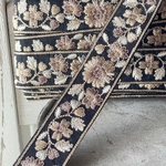 [実物のお色味と違う場合があります] インド刺繍リボン　花　インド刺繍　スパンコール　刺繍リボン　リボン　りぼん　※10月8日よりゆうパケットにて発送