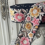 [実物のお色味と違う場合があります] インド刺繍リボン　花　インド刺繍　スパンコール　刺繍リボン　リボン　りぼん　※10月8日よりゆうパケットにて発送