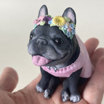 フレブル　ブリンドル　花冠　インテリア雑貨　置物　ペット【いつもそばにいてくれるフレンチブルドッグのフィギュア】