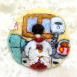 受注制作   「昭和のお母さん」羊毛フェルトと刺繍のブローチ 母の日