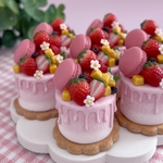 フルーツたっぷりいちごのムースケーキ（フォーク付き）