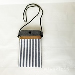 グレーストライプの、スマホショルダー⭐︎ファスナーポケット付き　ミニポシェット♡サコッシュ　こども　男の子　キッズ　携帯　入れ　　　布　ハンドメイド　