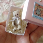 テディベア＊ピンクの色の箱のベージュの子