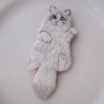 へそ天ラグドールの刺繍猫ブローチ