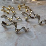 うねうねピアス シルバー キャッチ付*2pcs1ペア(no.30404)