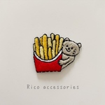 カラフル猫ちゃんと大きなポテトの手刺繍ブローチ