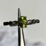 簡易ソーティング付き✴︎Rare 5.5×4.5mm sphene silver ring 約0.59ct 希少石 グリーン スフェーンシルバーリング シルバー925  サイズ調整可能 フリーサイズ 