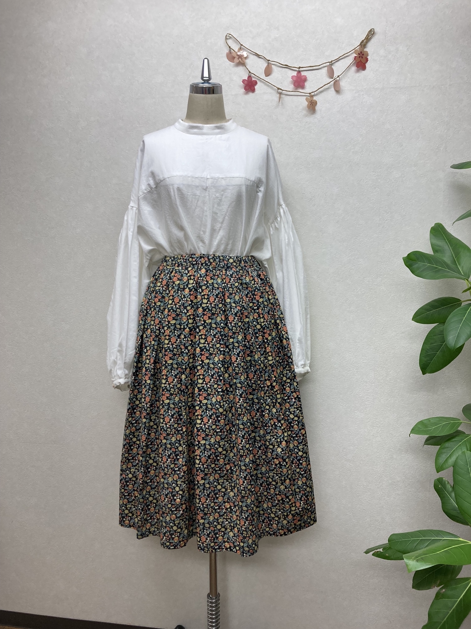 ＊大人のタックスカート＊総ゴム＊花柄＊裏地付き 4,875円