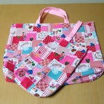 お買い得～！！入園、入学グッズ！パッチワーク風プリント柄が可愛い～レッスンバッグ＆くつ袋　２点セット（Ｄカン、ピンク）