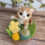 ★ちょうちょと遊ぶねこ ★茶トラ白 羊毛フェルト てのひらサイズ　ちび猫