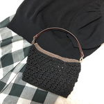 春夏🍀新作✨  SALE！ マクラメヤーンのショルダーバッグ🖤ハンドバッグ  ポコポコ編み  模様編み  マグネットフック付き   ￥2200→￥1500
