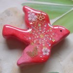 ◇981　紅梅　🎆夏空の花火・小鳥のブローチ🐦