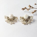 [ピエロ]ふんわりレース　イヤリングorピアス(ゴールド)No.24-0401