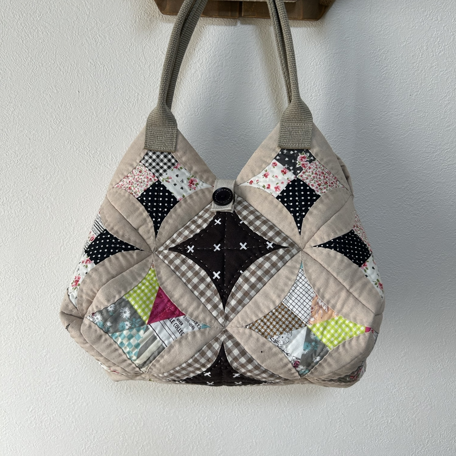 アンティークキルト＆アニマル刺繍タペストリー3点·͜· ♡ ソーイングモチーフのキルトタペストリー（アンティーク風パーツ