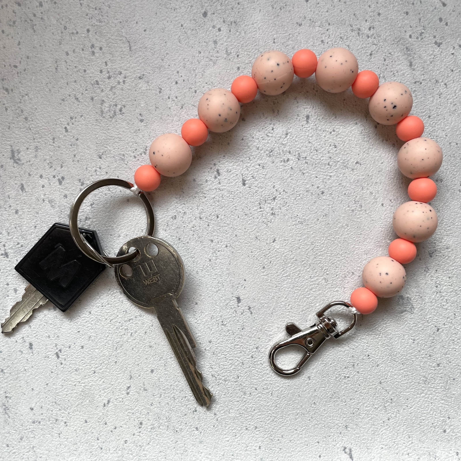 スマホストラップにもなるリストレットキーホルダー - Bellmade 