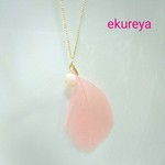 ★ミルキーパールとピンクのフェザーのネックレス★送料無料★