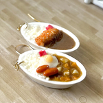 ミニチュア カツカレーとソーセージと目玉焼き乗せカレーのピアス 